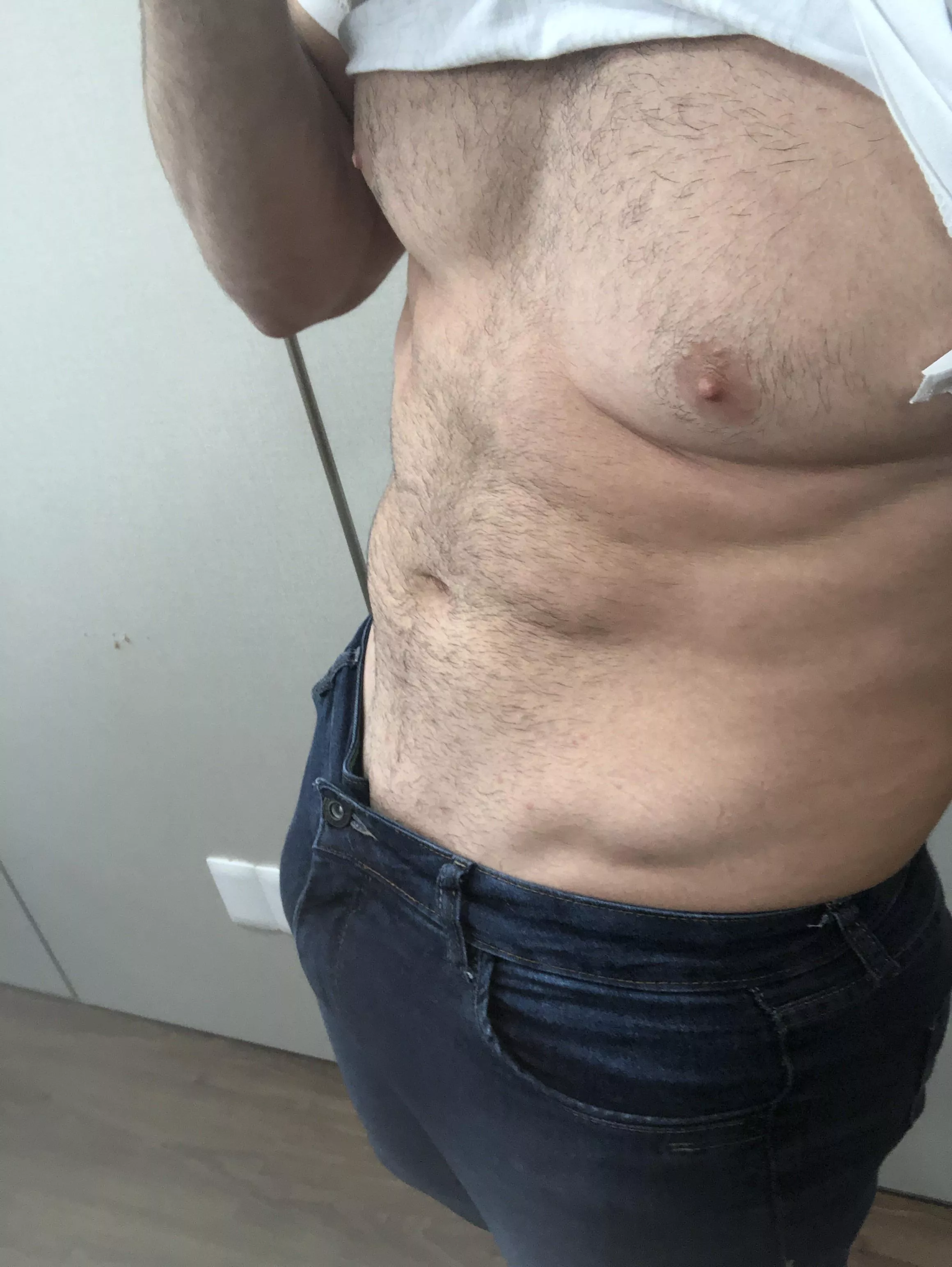 30 (m) brazilian gym bro curious. ONLY LOOKING FOR gym dudes. Please send body pic for add. Eduferreira.30