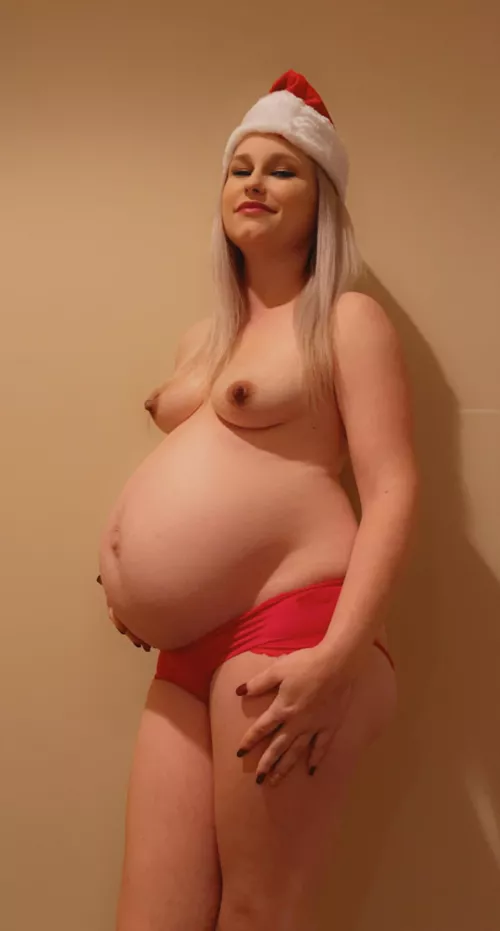 30 weeks pregnant feeling lonely tonight. DM for some information about custom content.