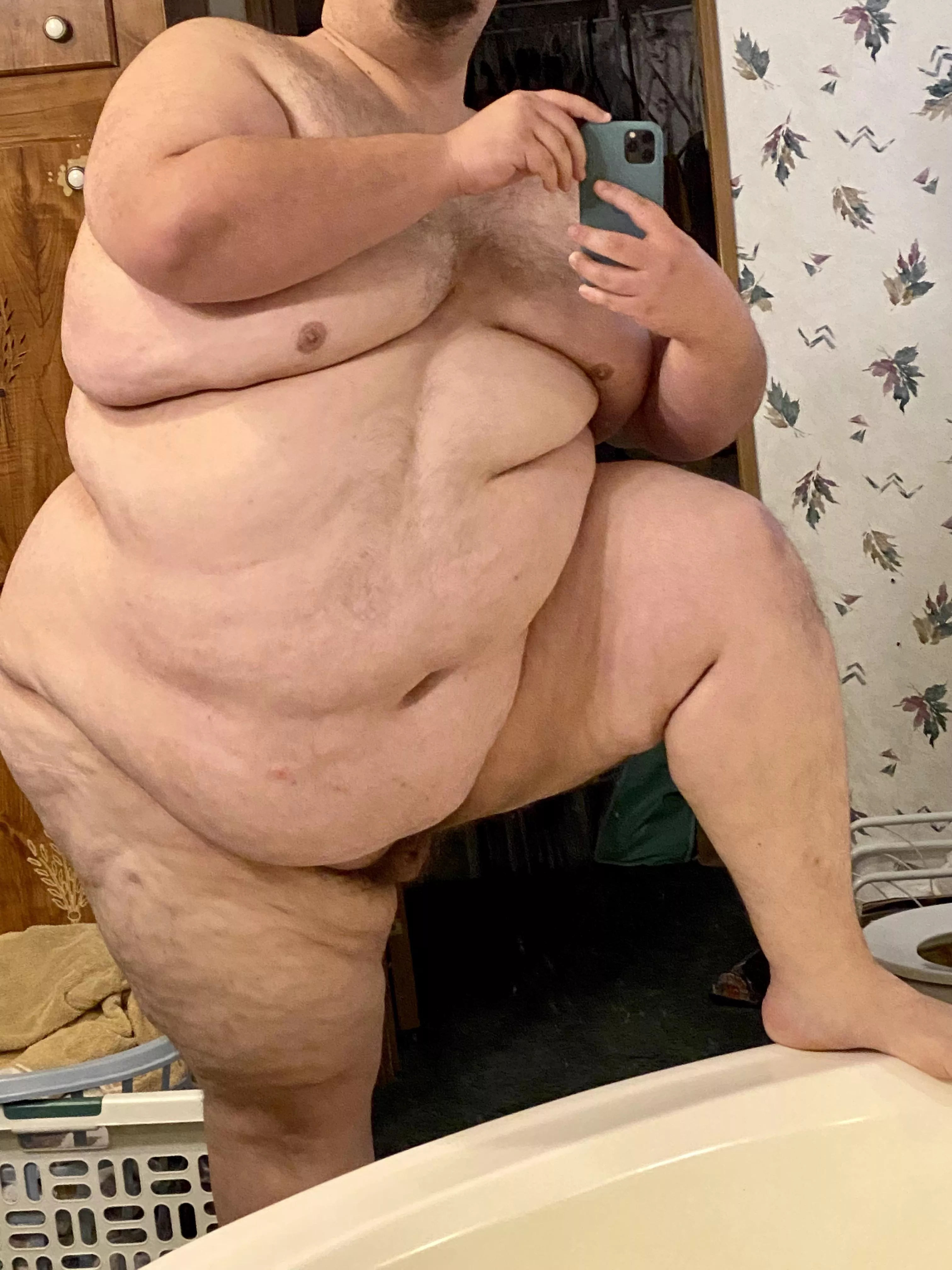 30M- Happy Valentines Day! Any ladies think big guys are sexy?