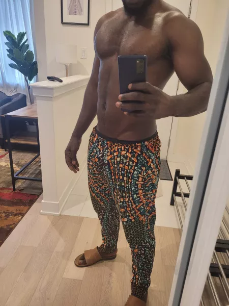 30M Toronto bull looking for a hotwife to have a discrete fun with this weekend