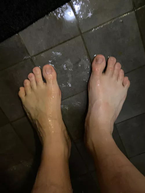 31, size 13 shower feet.