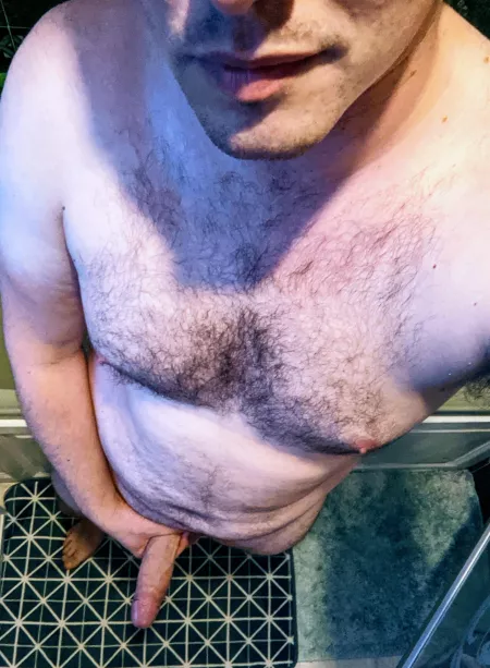 [31] You have the time it takes for my bath to fill to make this UK bear cum... What're you gonna do? Answers by DM or comment 😉