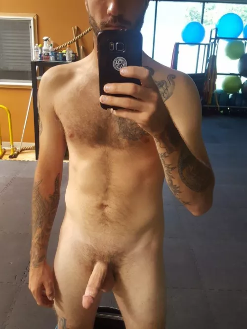 31[m] always been very self conscious of my size to the point it effects me sexually. Overthinking on if I am enough for my partner, as most men I see on here are (much) larger than me. Please be brutally honest, I have to know… rate me? X/10
