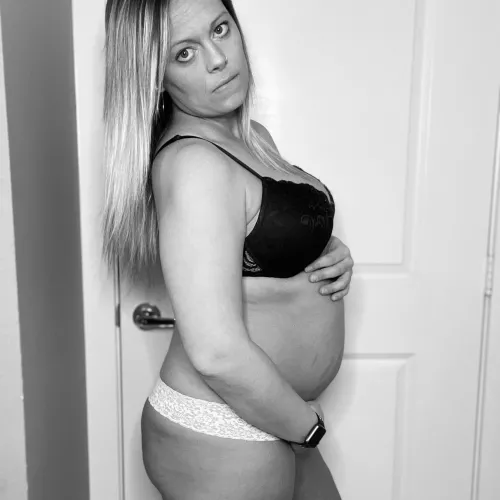 32 week pregnant MILF anyone??