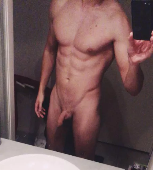 32M - 184cm, 70kg | 6‘03ft, 154lbs