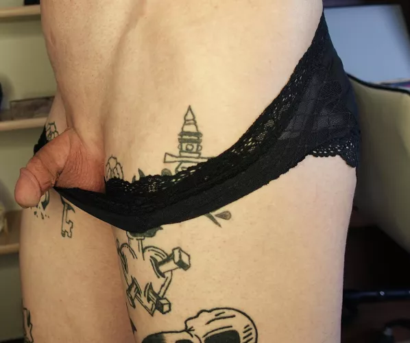 [33] flattering angle?