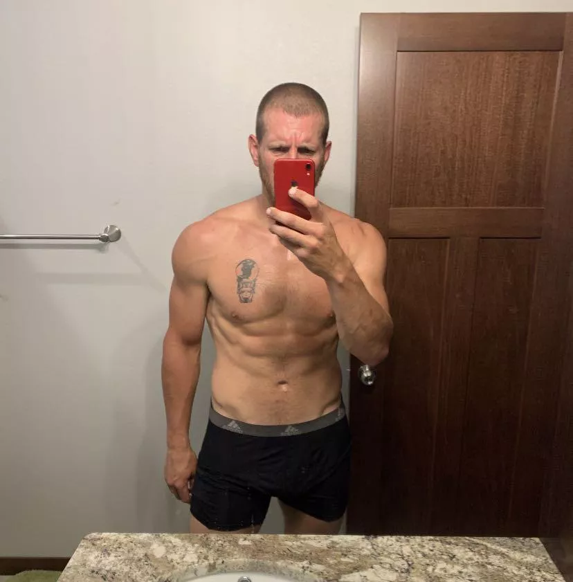 (33) (M) Monday boredom. Help me!!! (33) (M) Monday boredom. Help me!!!
