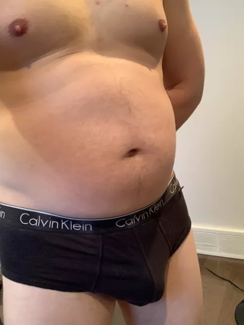 (33) stripped down to start the weekend. DMs open