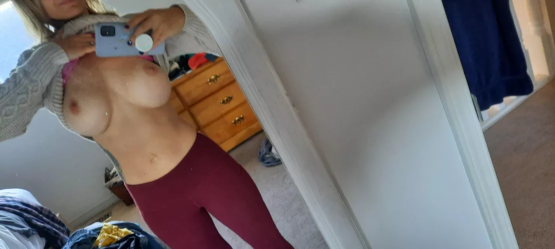 34 MILF bored from all the work from home