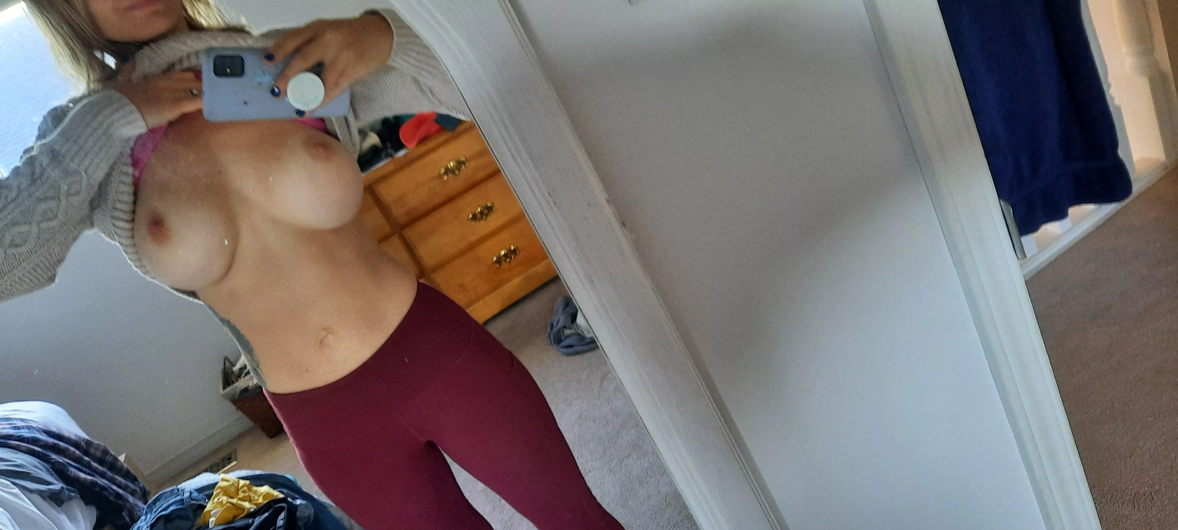 34 MILF bored from all the work from home