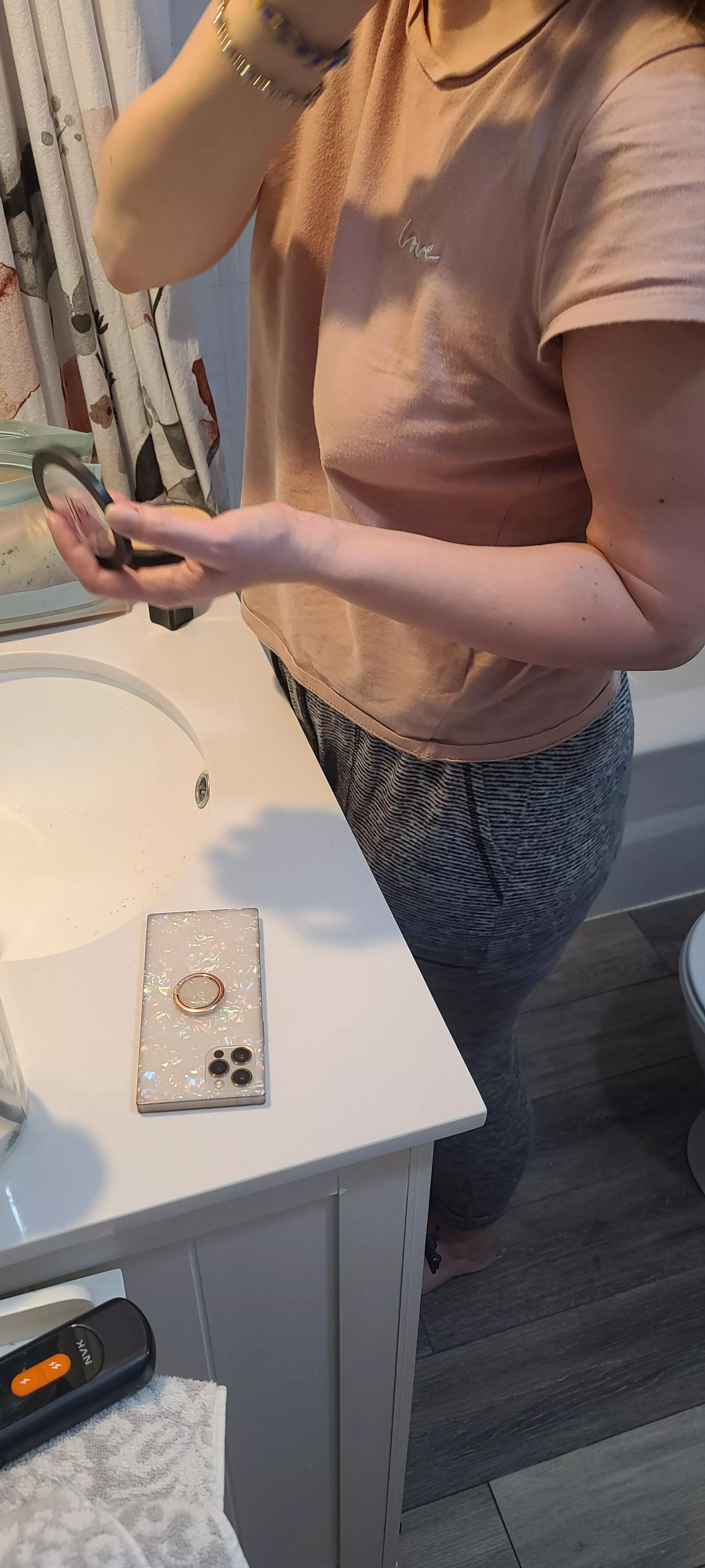 34 mom bod smash or pass 🤔 (f)