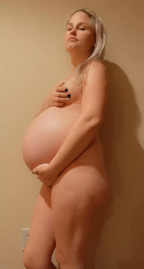34 weeks pregnant waiting for you to cum with me!