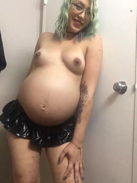 34 weeks today๐ฅDropboxโขcontent & services available! Kik @ Alleycat7100