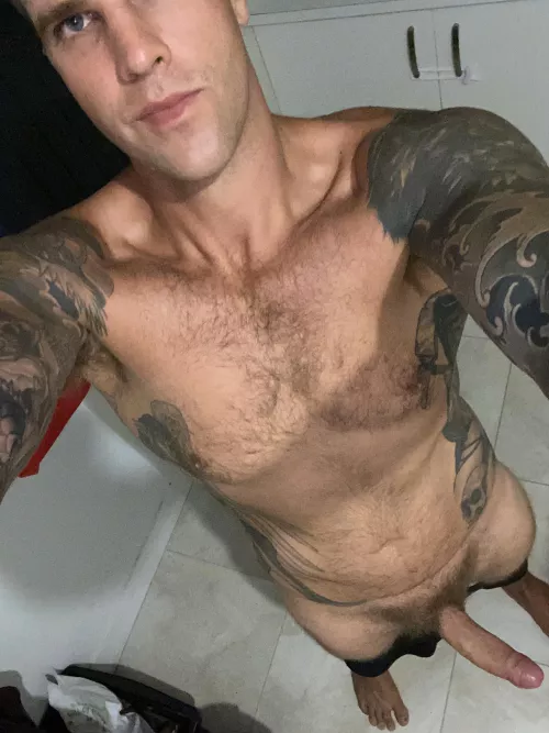 (35) 6’5” kiwi dad looking for some fun.. any ladies wanna ride?