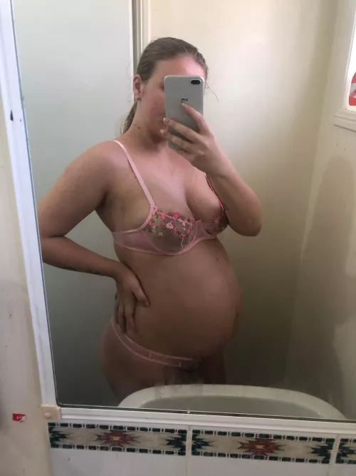35 weeks 😩 cum join in in the fun