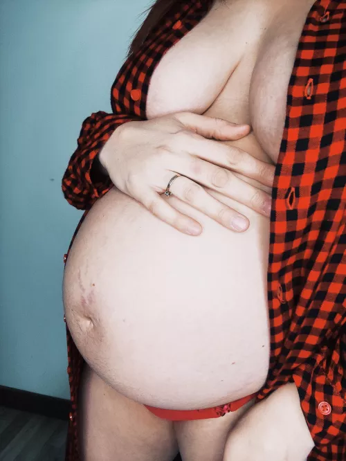 35 weeks pregnant π₯° loving my sexy body π₯