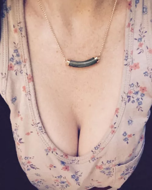 35F, mom, cleavage looked pretty good today 35F, mom, cleavage looked pretty good today