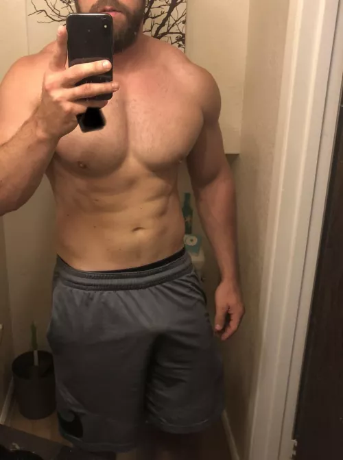 (36) mommy is out of town tonight. Would you show this dad a good time?