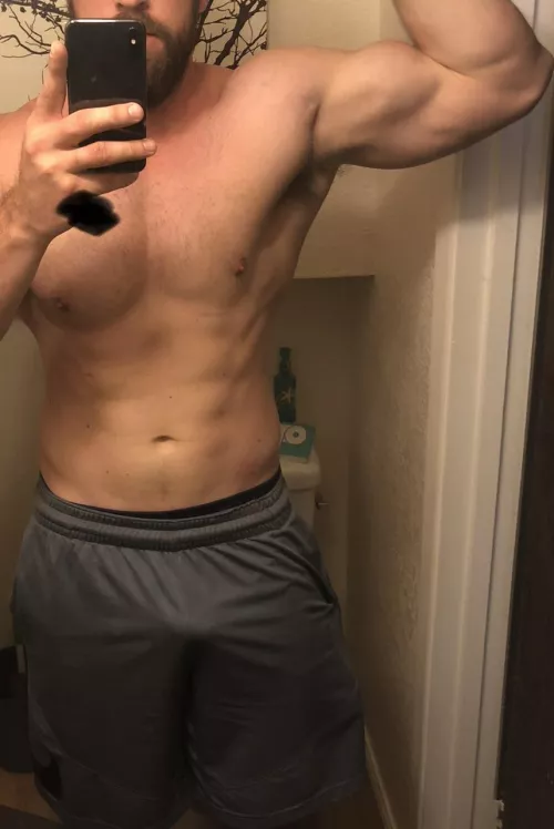 (36) wifeys out of town. Looking for some fun. Would you still smash? (36) wifeys out of town. Looking for some fun. Would you still smash?