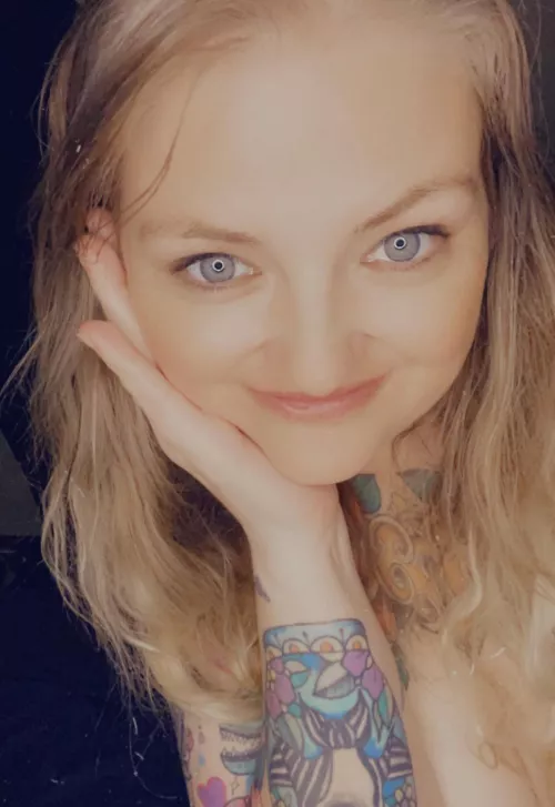 37f 5’8 curvy and tattooed