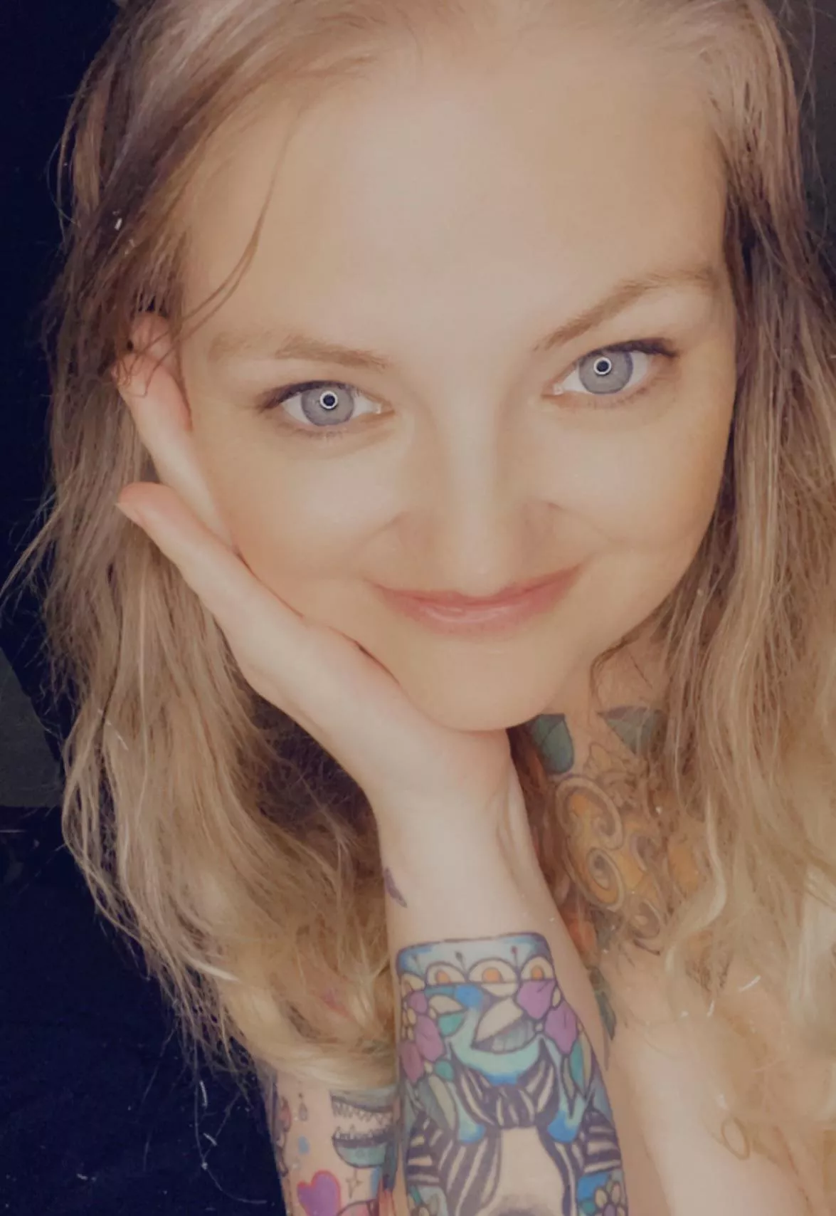 37f 5’8 curvy and tattooed