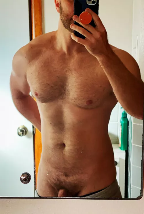 [38] Good morning everyone. Wanted to share a post gym selfie. Hope everyone is staying warm