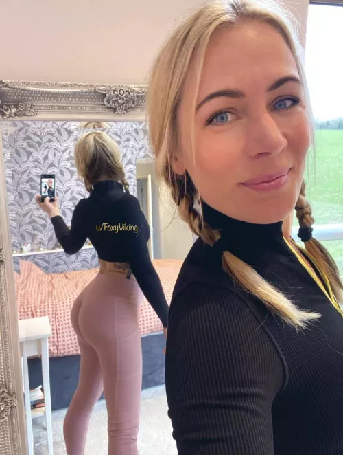 38F. It’s been a yoga pants kinda day 💪🏼🍑