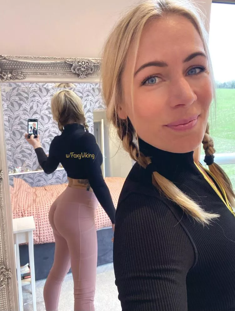 38F. It’s been a yoga pants kinda day 💪🏼🍑