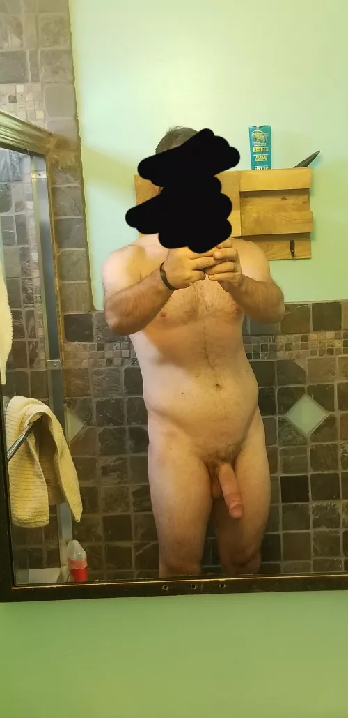 38m 5'10. 190lbs shower time. Lol