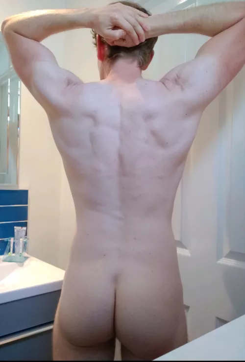 (39) Who wants to play with this DadBod?😉