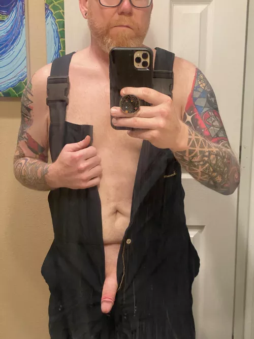 39 work clothes are coming off. 39 work clothes are coming off.