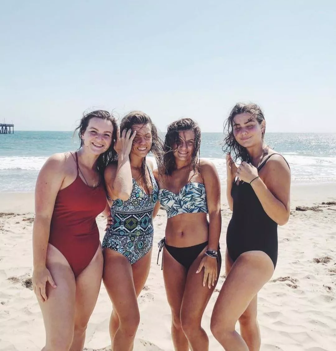 [4] sisters on the beach
