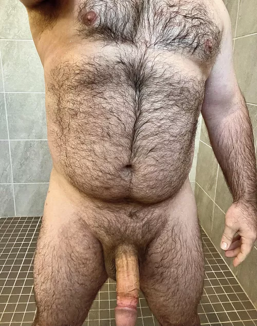 [40] Is it me or is this shower huge? Certainly big enough for activities, right? Care to join me?