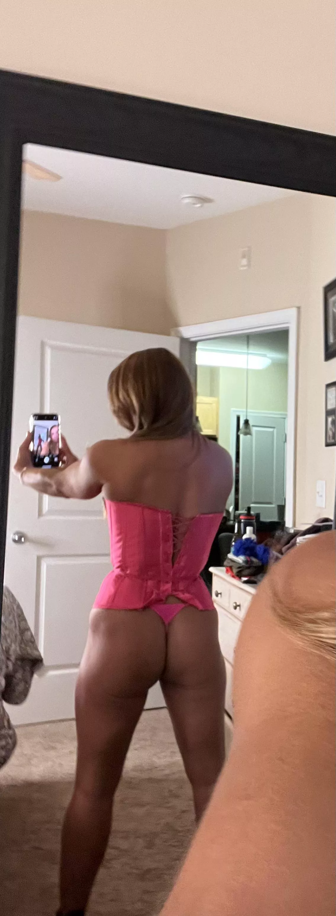 40(F) Still trying to figure out this angle thing.. how’s this one ??🍑🍑