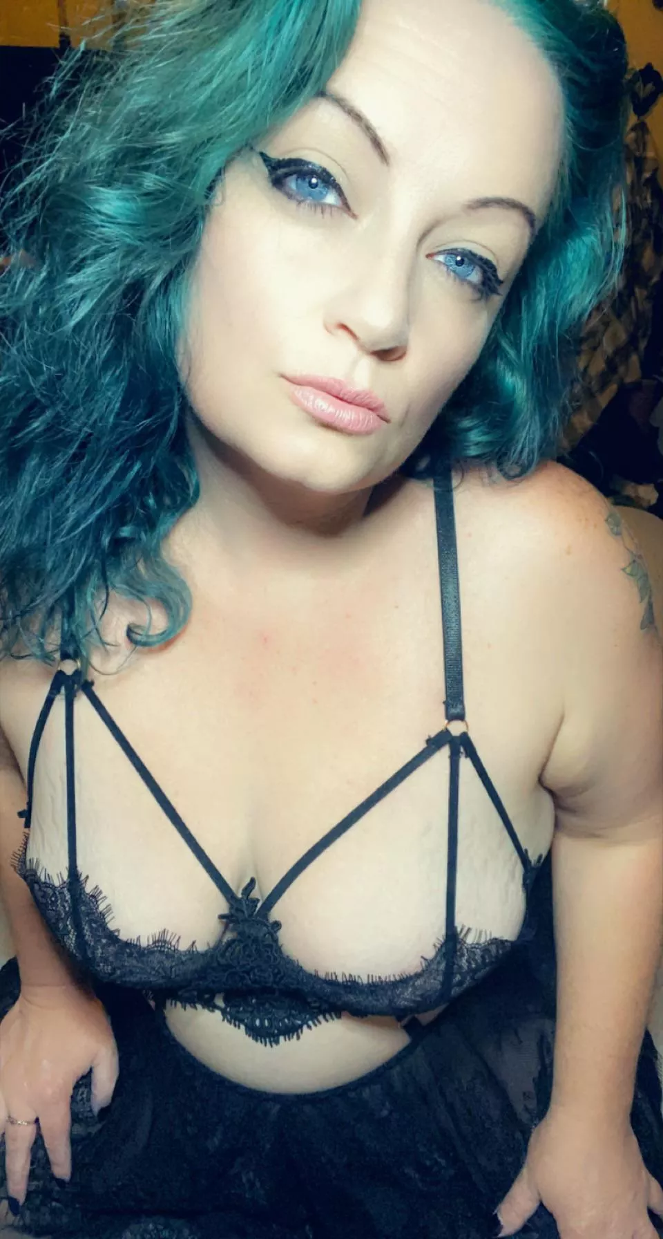 40year old female😈