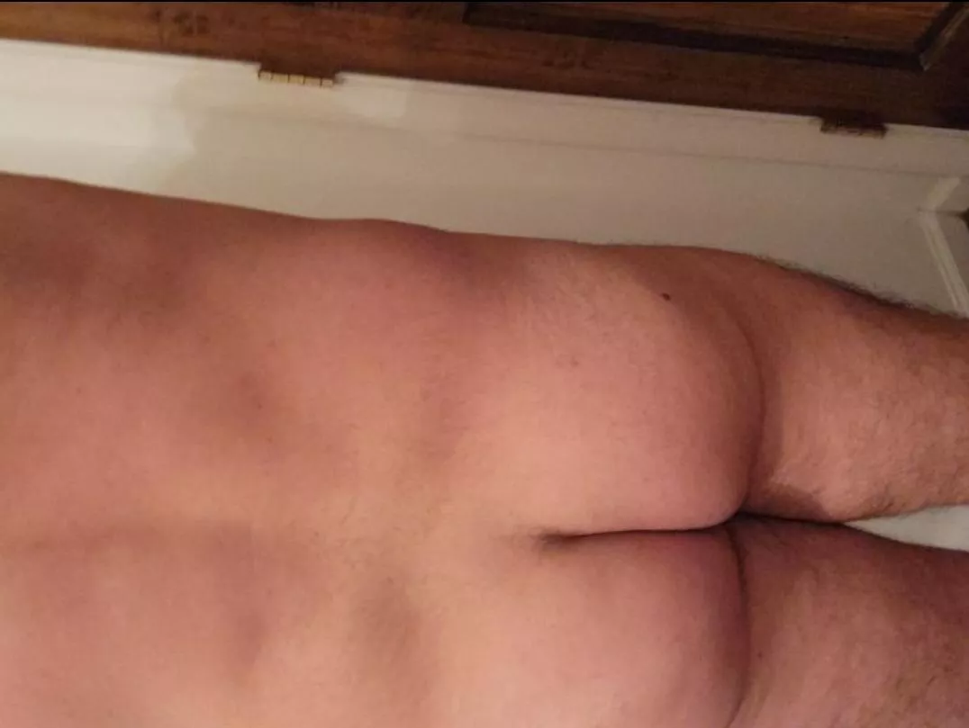 40yo dad bod. Cute butt too? 40yo dad bod. Cute butt too?