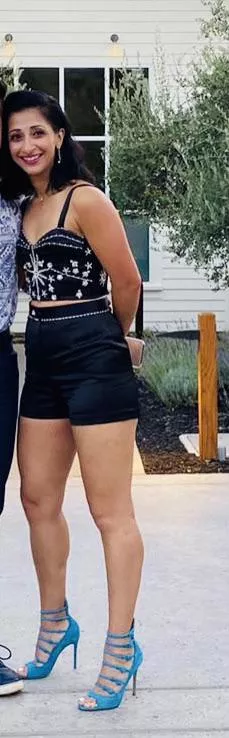 41 F. If you saw me standing there like this looking at you at a party, would I give you a boner? 41 F. If you saw me standing there like this looking at you at a party, would I give you a boner?