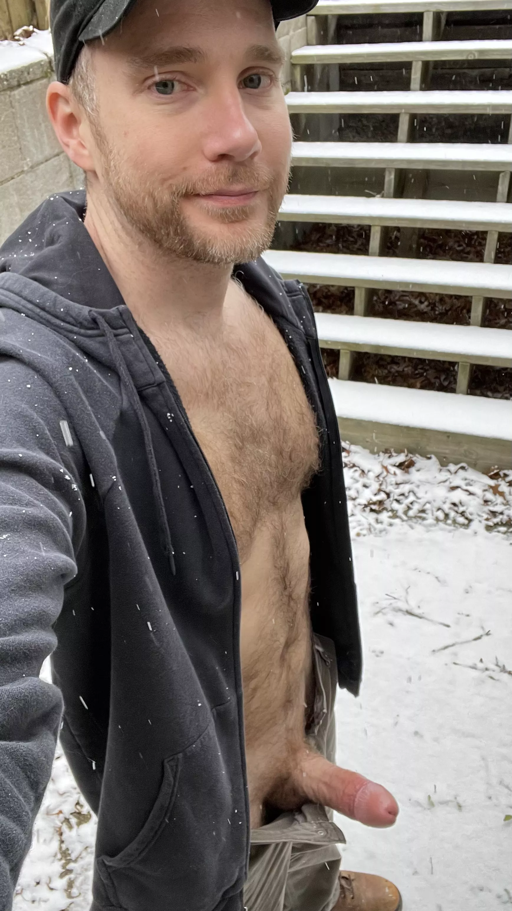 (41) Who else want's to play around in the snow?