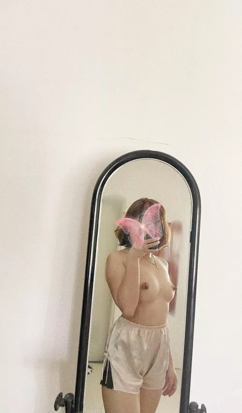 4’10 Filipina with big nipples 🙊