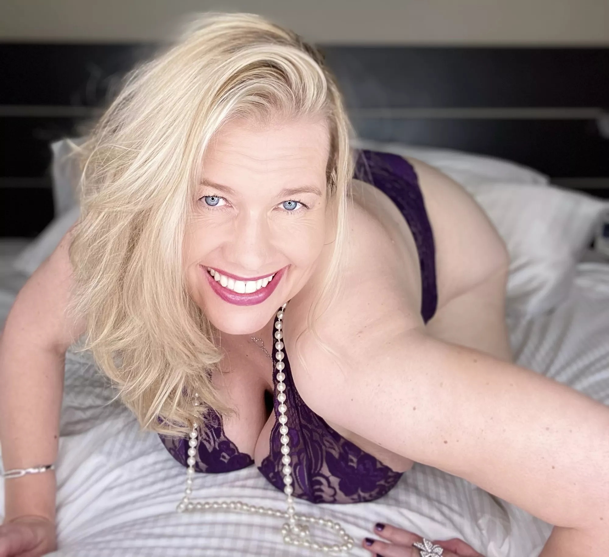 (42) Can I be your milf? 💋