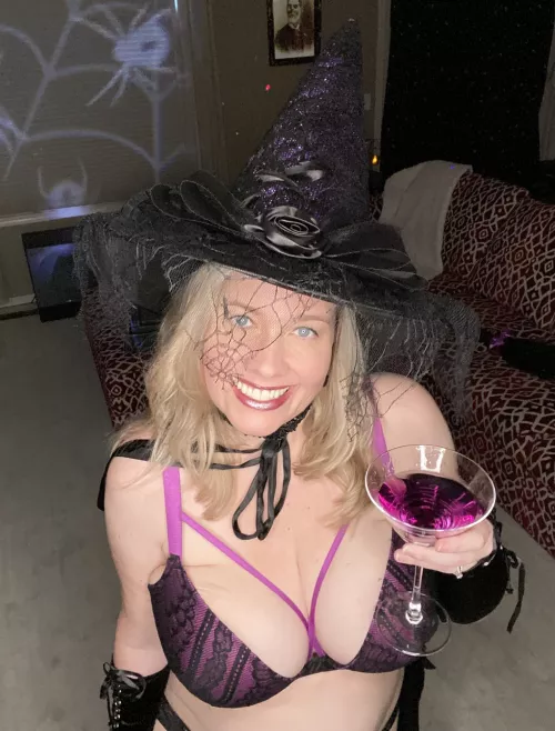 (42) Happy Halloween! š