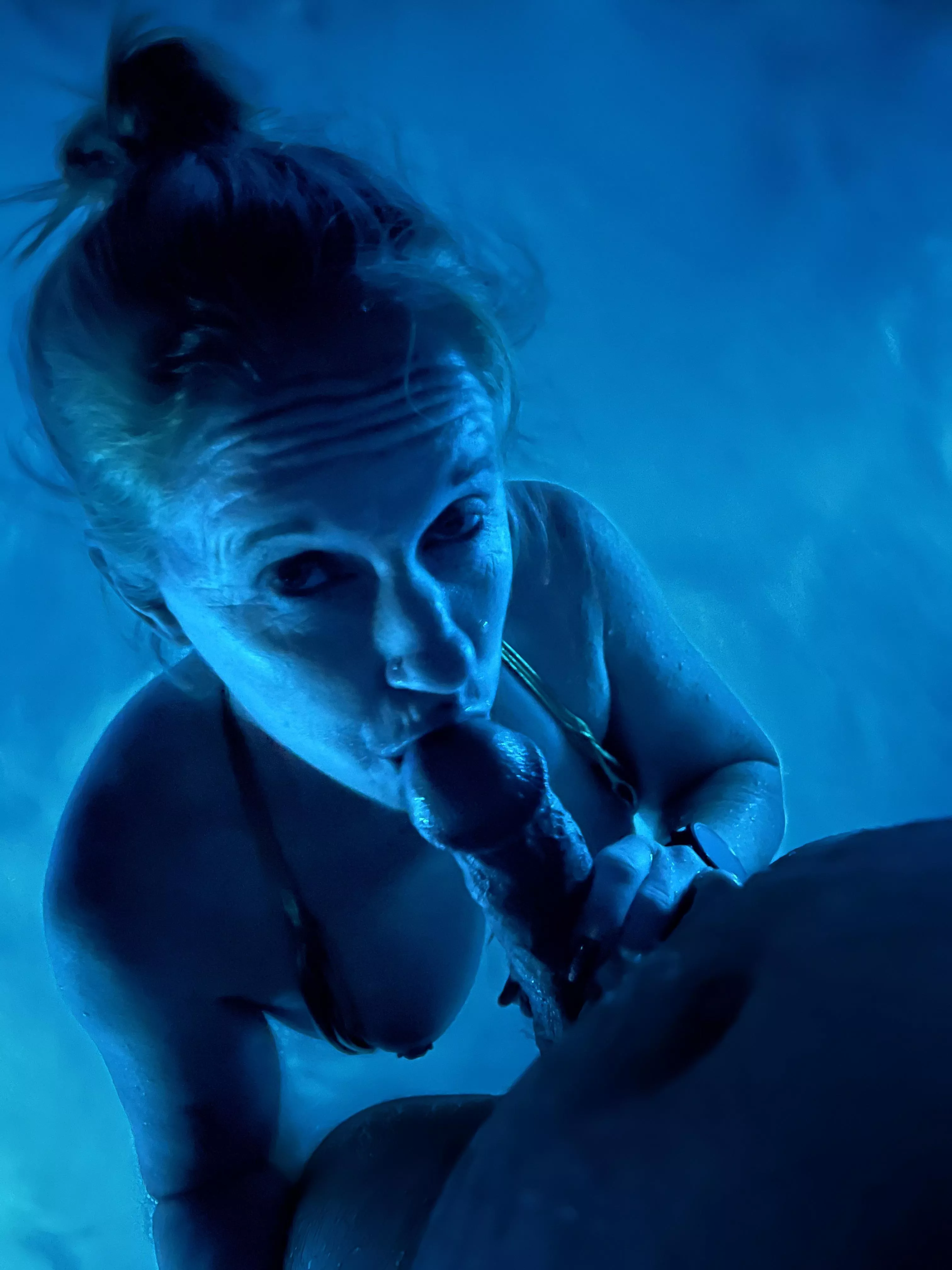 [42F] Wife in the light of the hot tub