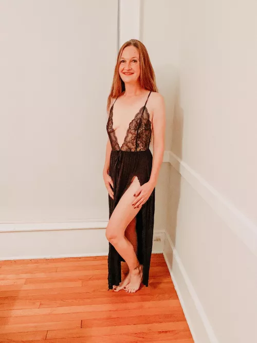 43F Love this MILF nightgown.