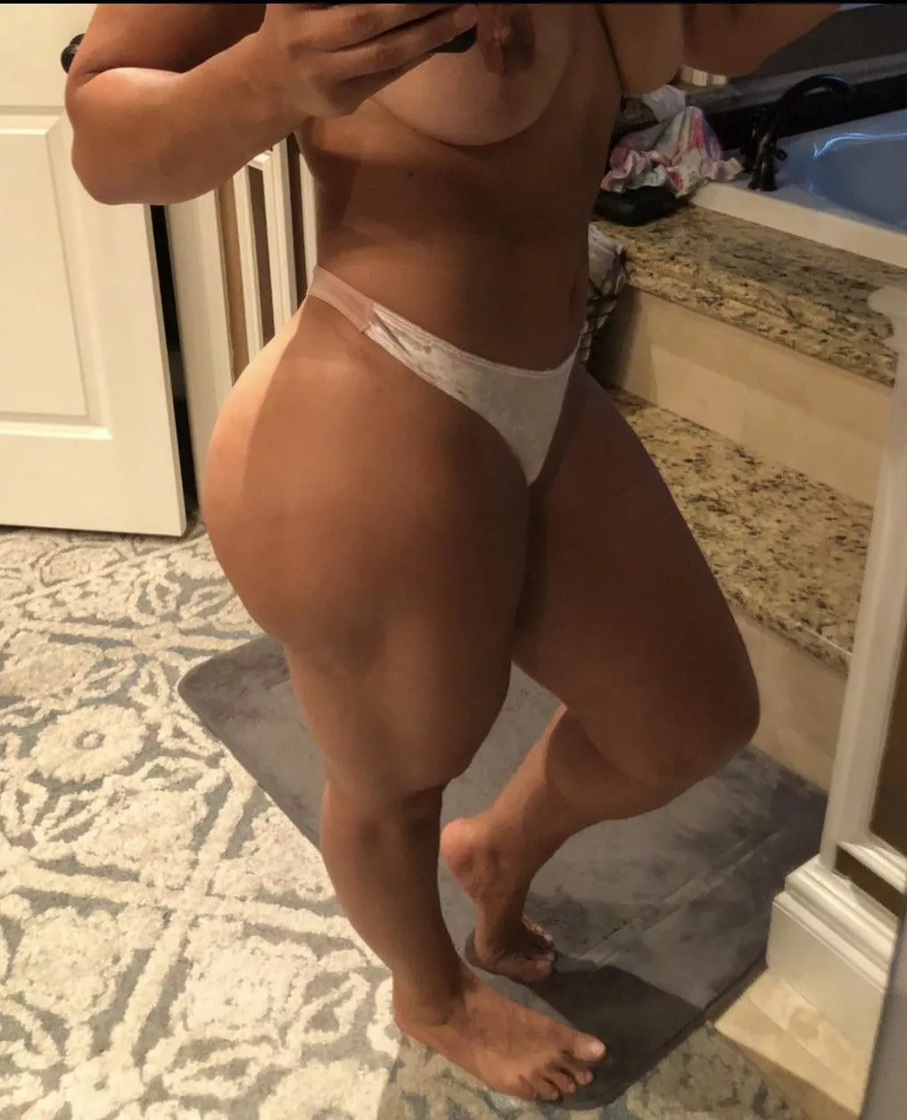 Big Booty Latina Pics
