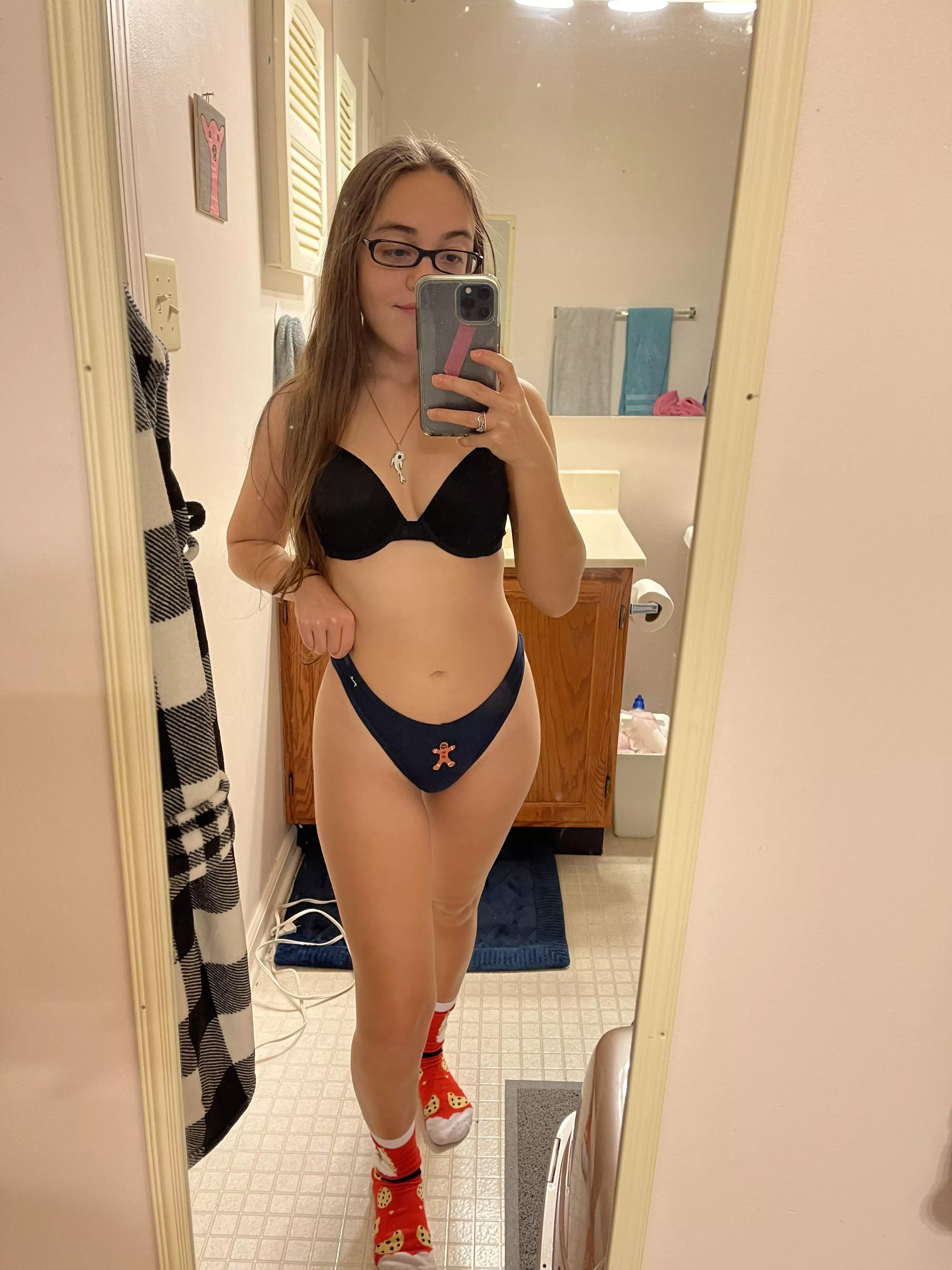 4’8 petite smash or pass? 💙 4’8 petite smash or pass? 💙