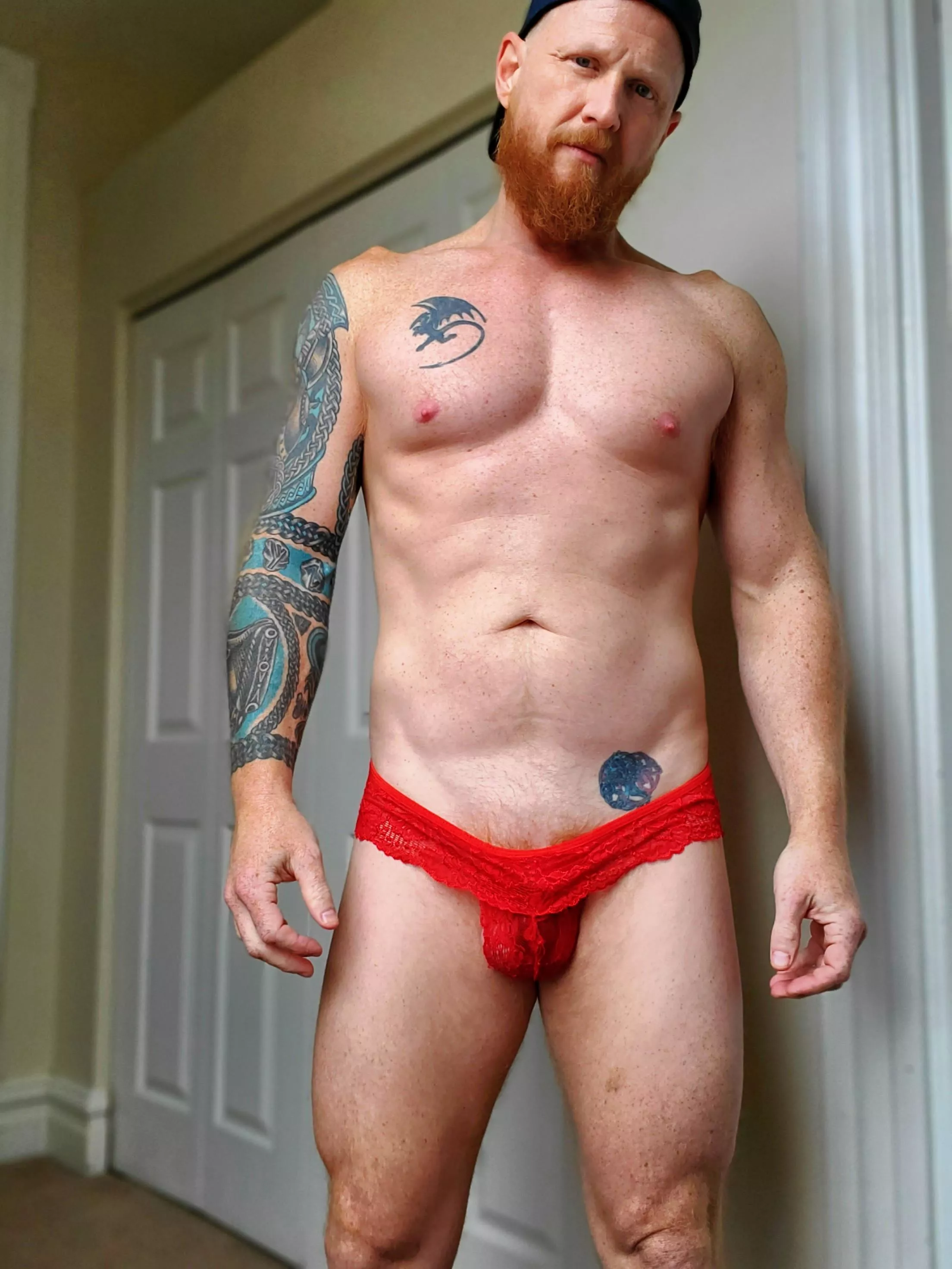 48 yo kinky gay sub in Missouri. Locked 8n chastity.