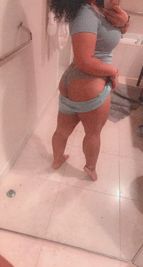 4'9 and thiccc 🥰 4'9 and thiccc 🥰