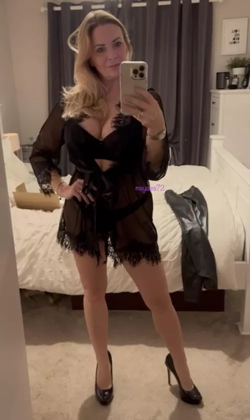 49F.. giving the younger girls a run for their money 💋