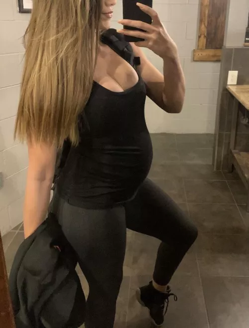 5 months pregnant by bull. β€οΈπ