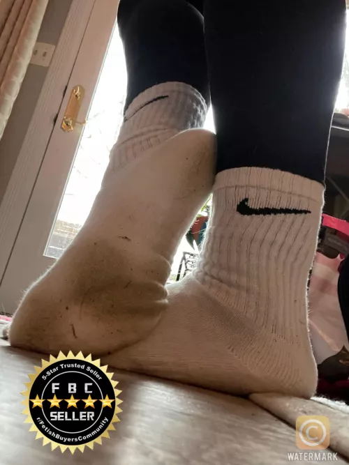 5 STAR ⭐️⭐️⭐️⭐️⭐️ MILF SELLER Available for IMMEDIATE SOCK WEAR ! 🧦 🤩 Amazing corn chip / slight vinegar vibe! My best seller Nike Crew socks are waiting for you! DM to book or if you have any questions 👃 🧦 Ask about my bi